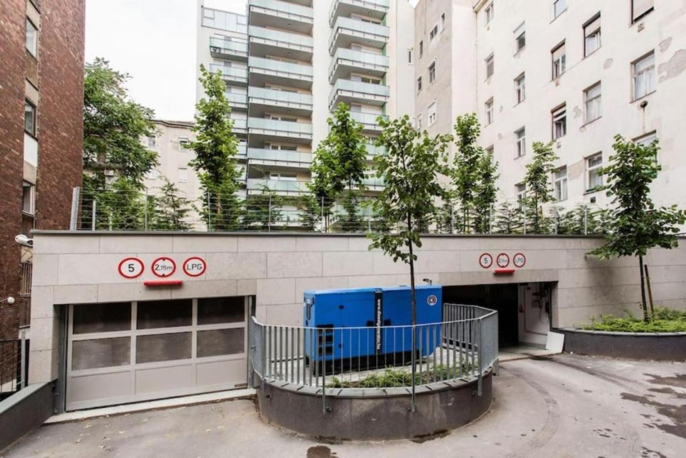 The Downtown Chill Apartment Будапеща Екстериор снимка